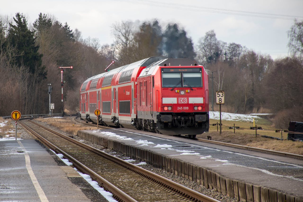 Úmyslně přeříznutý kabel na západě Německa omezil železniční dopravu 