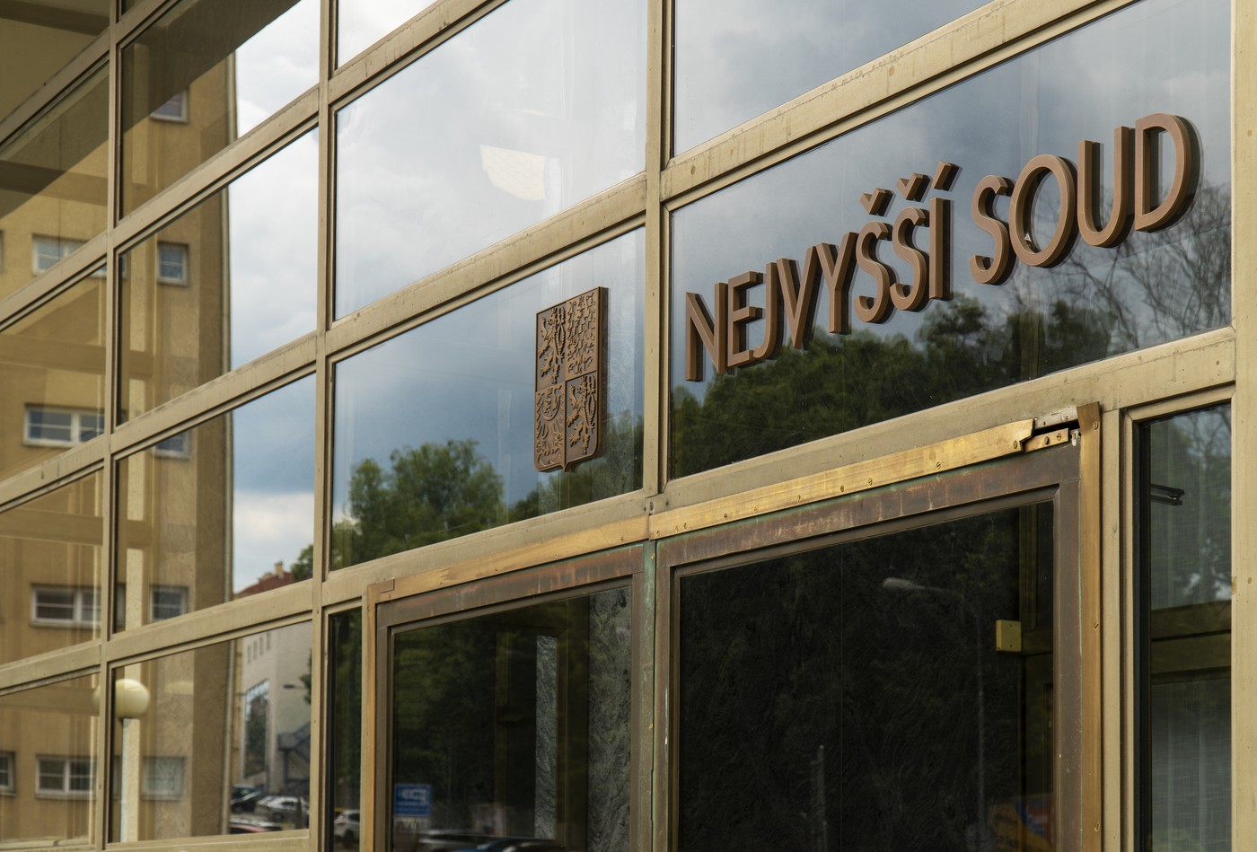 NS: Podmínka za znásilnění pro muže ze Siřemi byla porušením zákona