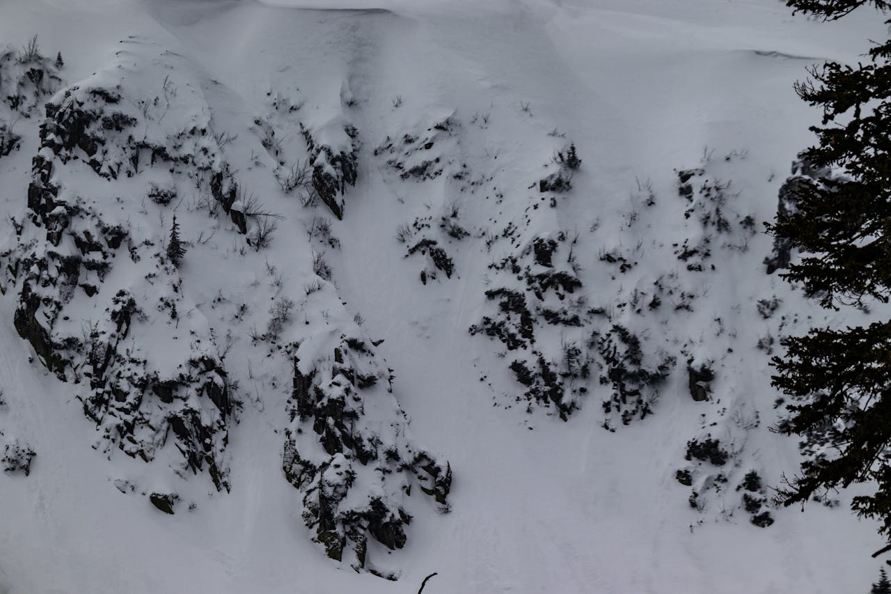 Lavinové nebezpečí v Krkonoších stouplo, vítr zastavil lanovku na Sněžku