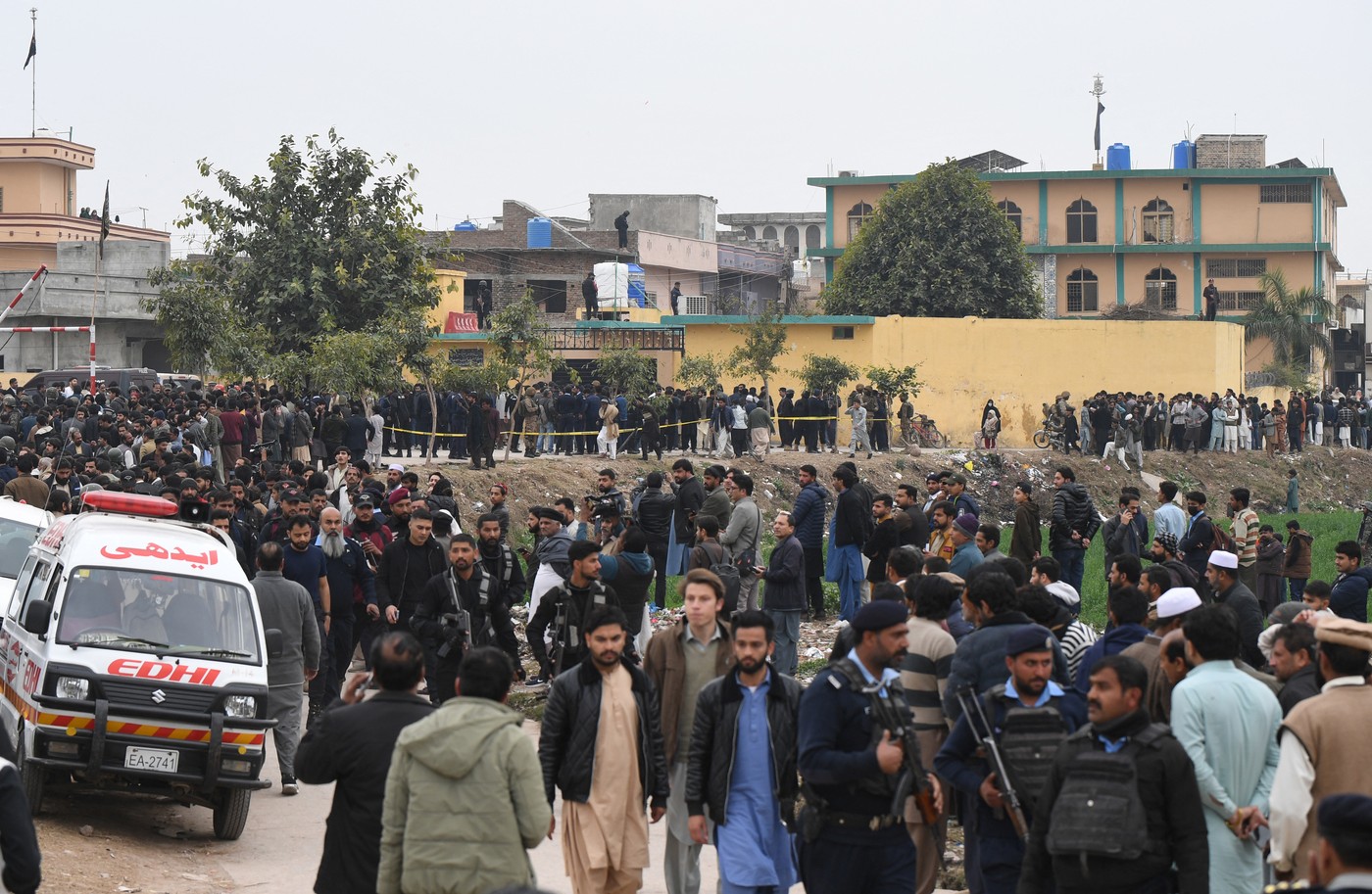 Sebevražedný atentát v mešitě v Islámábádu si vyžádal nejméně 31 obětí 