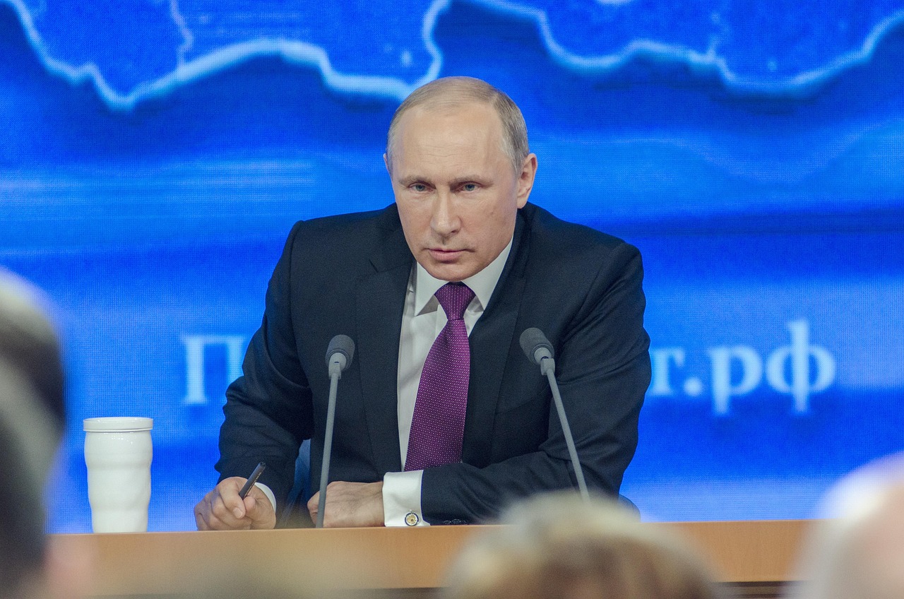 Putin kvůli setkání s Trumpem ladí noty i s KLDR. Včera volal Kimovi