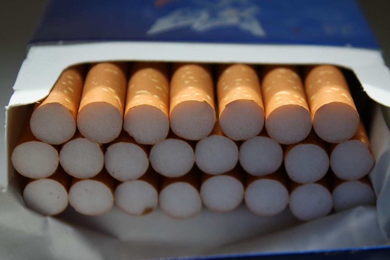 Cigarety jako výnosné zboží. Do Česka se dál pašují v milionech