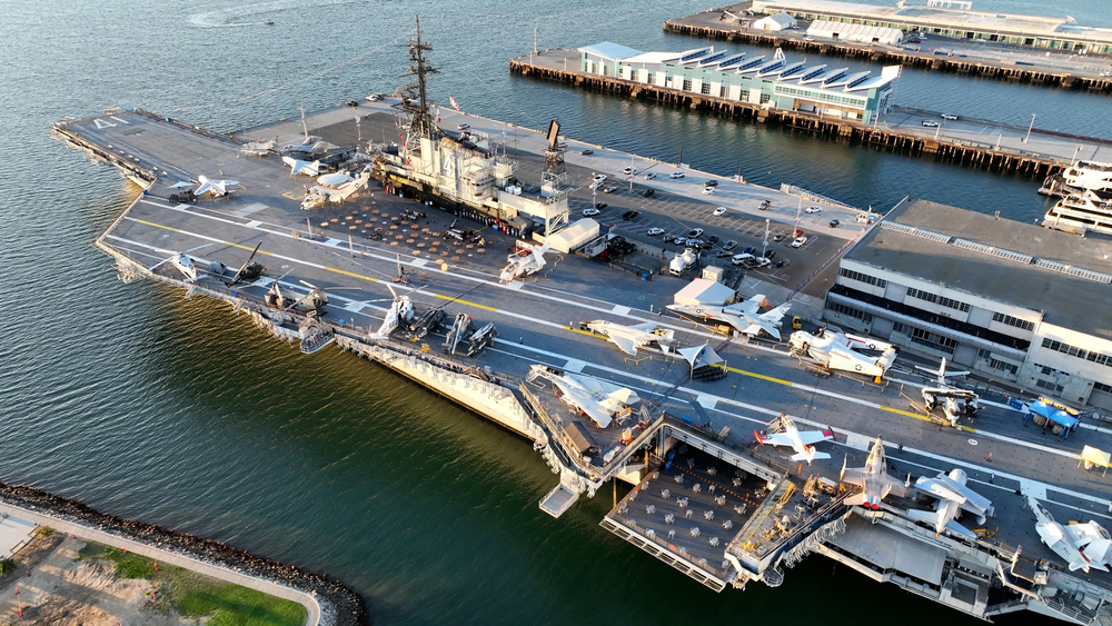 Posádka USS Abraham Lincoln láme rekordy. Velení odmítá zprávy o krizi duševního zdraví
