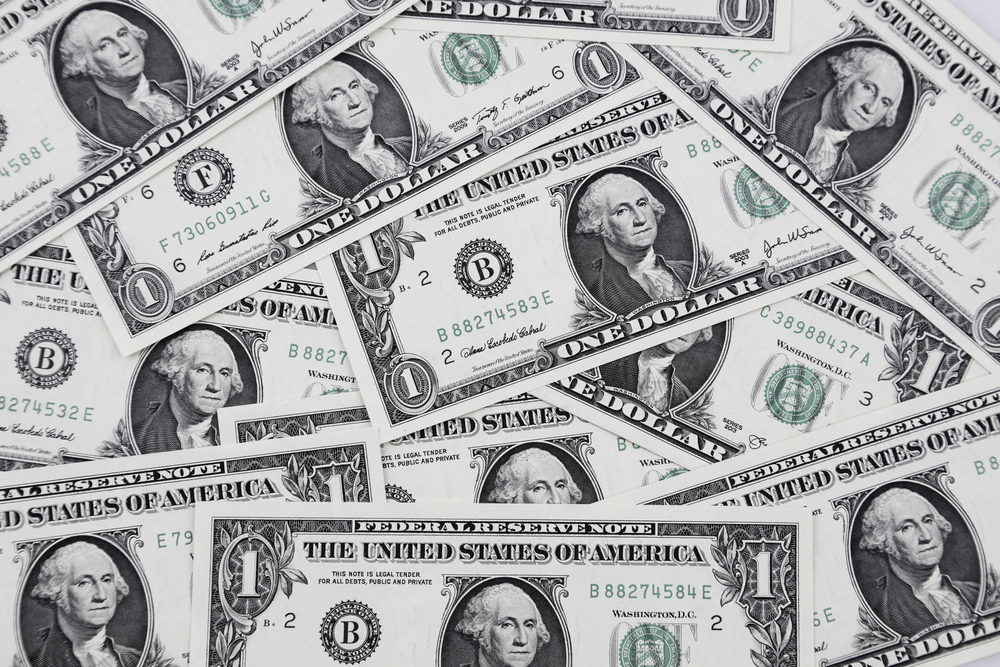 Růst americké ekonomiky na konci roku prudce klesl, proti odhadu byl poloviční