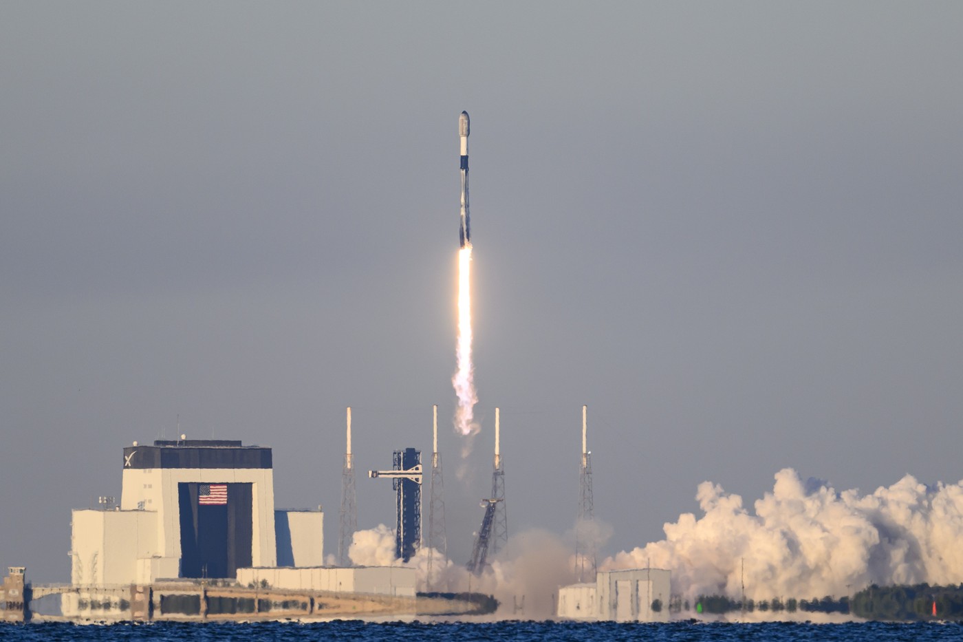 SpaceX přesune své satelity z konstelace Starlink na nižší oběžnou dráhu