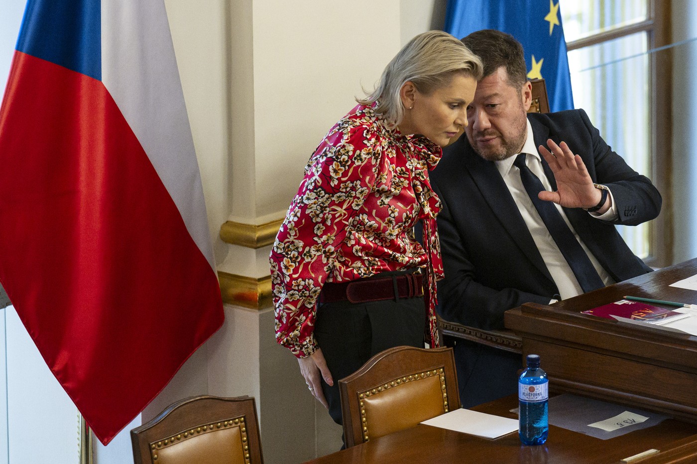 Sněmovna žádá zrušení sjezdu sudetských Němců, opozice i církev vyzvaly ke smíru