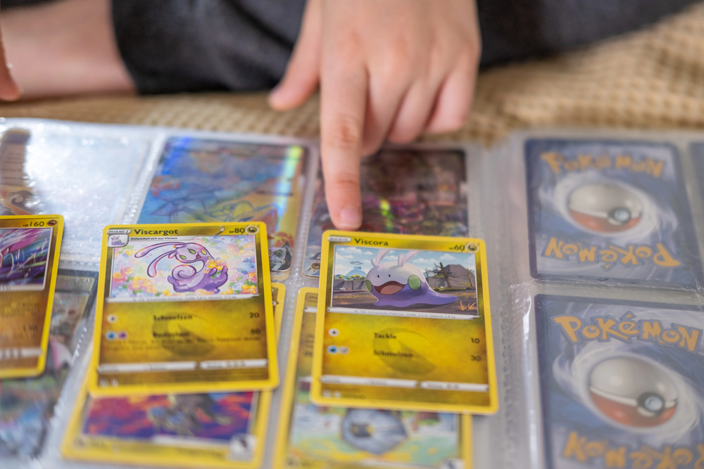 Na letišti v Miláně zadrželi muže, který pašoval karty Pokémon za 650 tisíc korun