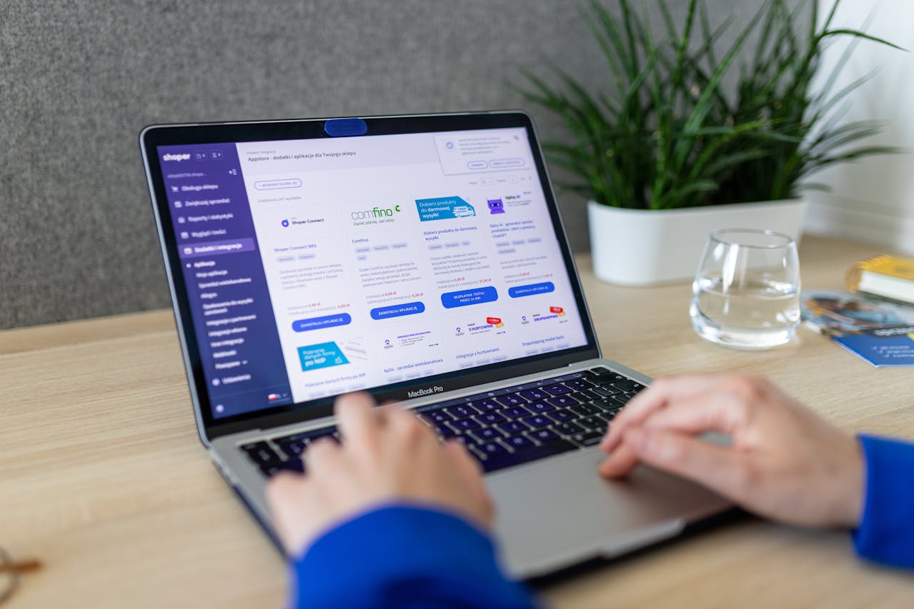 Tlačítko „zde odstoupit od smlouvy“ má Čechům usnadnit rušení online finančních smluv