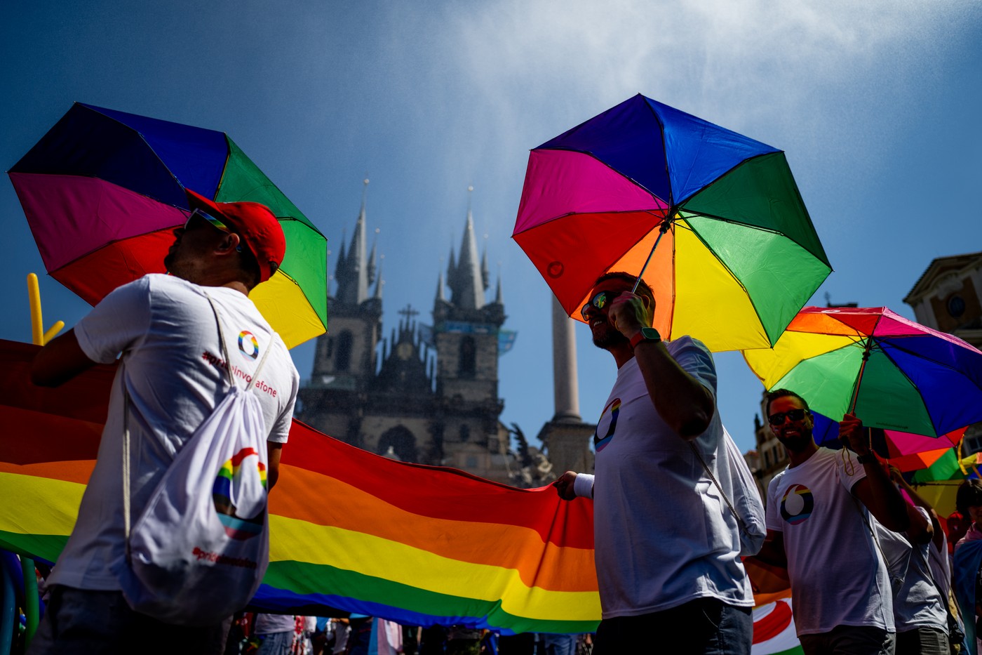 Prahou jde průvod Prague Pride, účastníci uctili minutou ticha oběti útoku v Berlíně