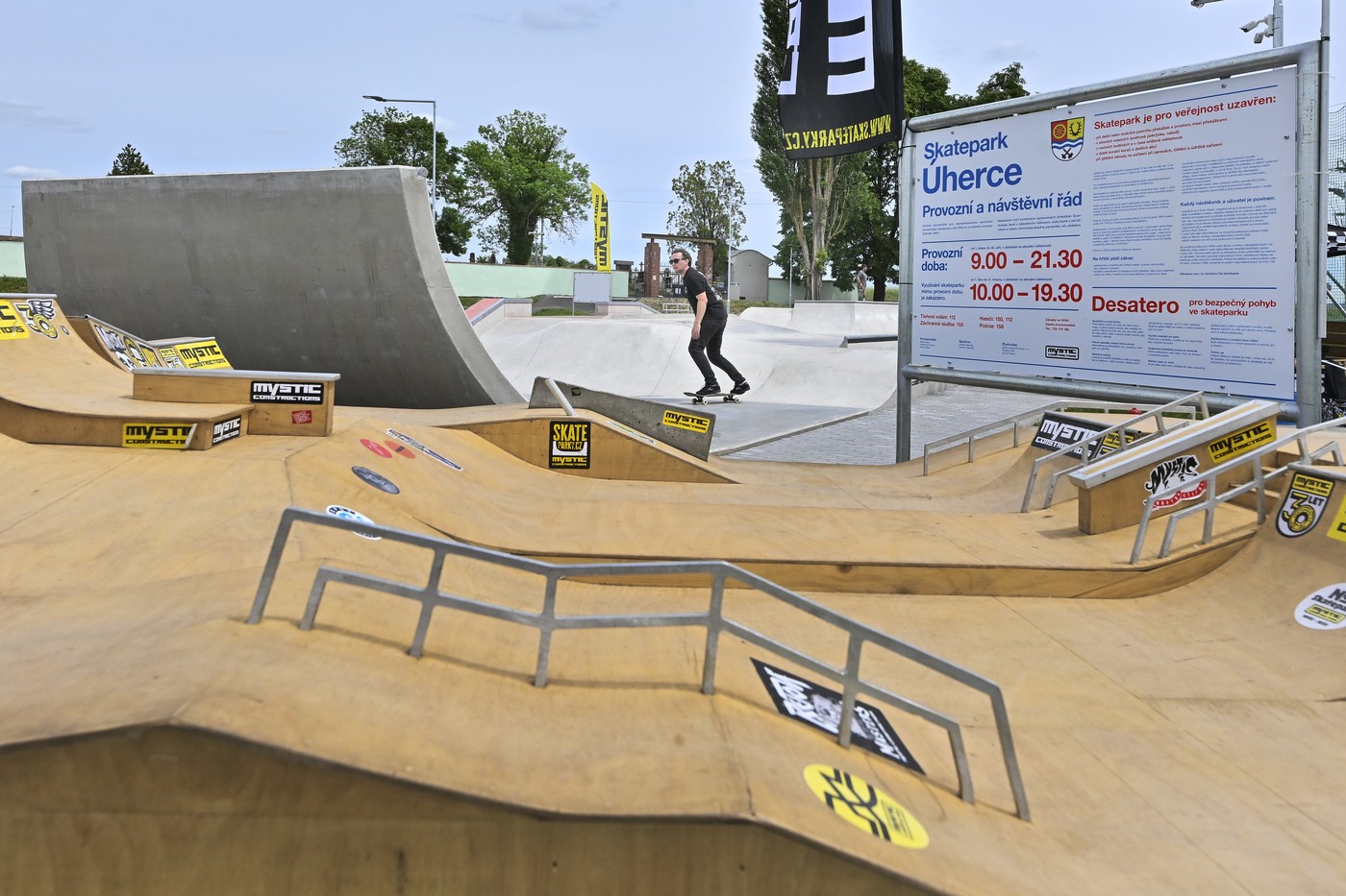 Obec Úherce na Plzeňsku otevřela skatepark s neobvyklým tvarem překážek