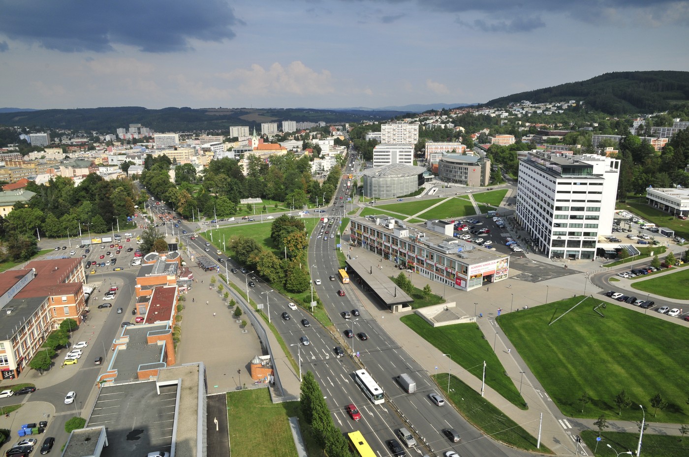 V obchodním centru ve Zlíně unikla neznámá látka, evakuováno bylo 150 lidí