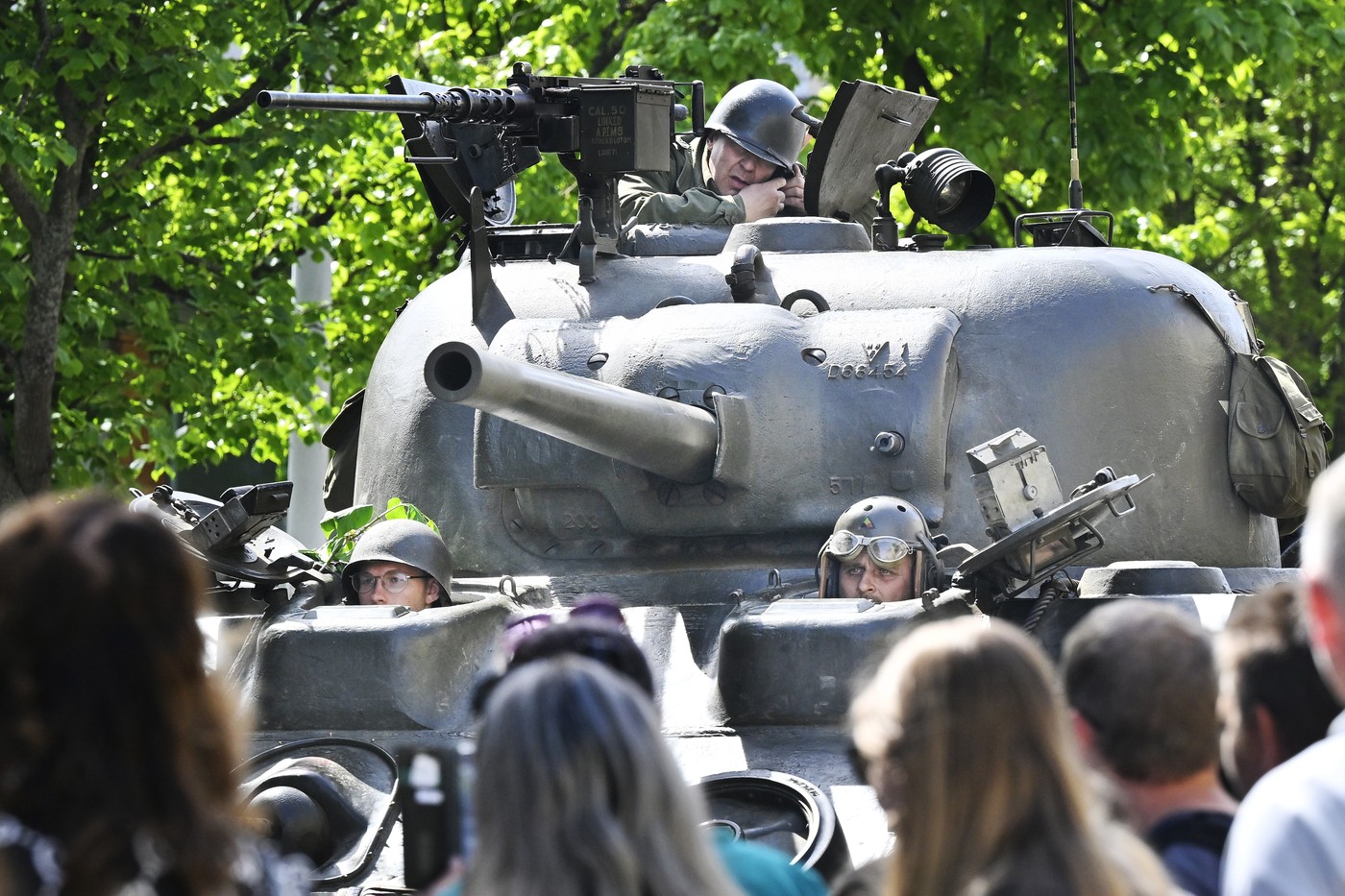 Plzní projel Konvoj svobody s 400 vojenskými vozy a dvěma stoletými veterány