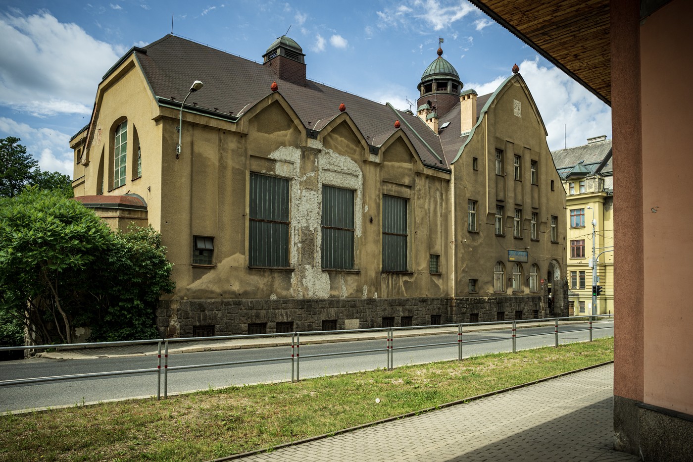 Jablonec nad Nisou dá opravit střechu léta chátrajících městských lázní
