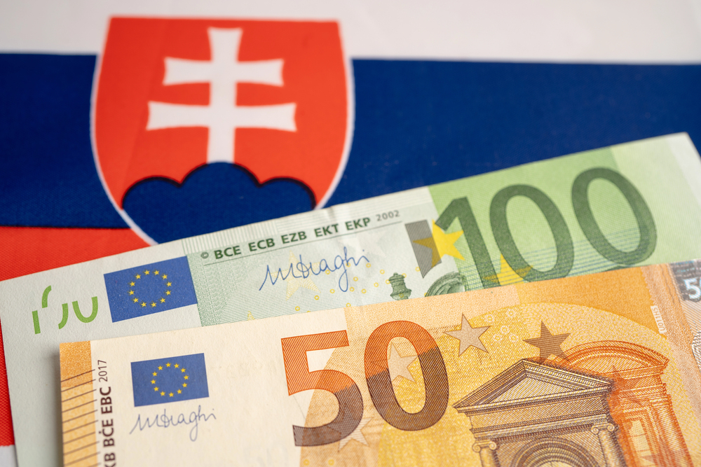 Slovenská vláda připravuje zrušení transakční daně, řekl premiér Fico