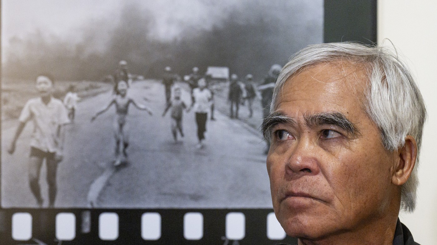 Snímky autora fotografie dívky popálené napalmem ukazují v Praze hrůzy války