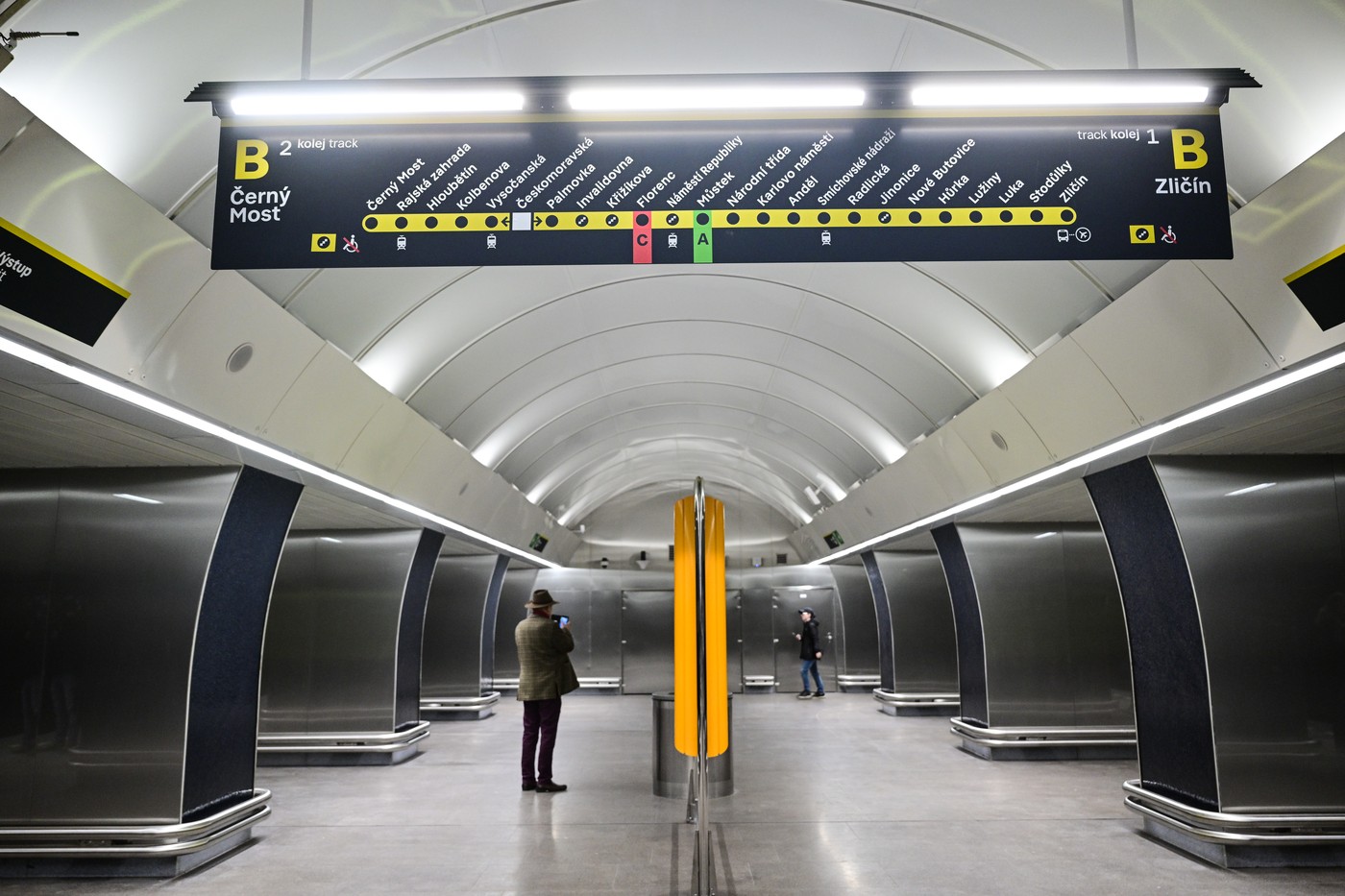 Cestující mohou ode dneška znovu využívat stanici metra B Českomoravská