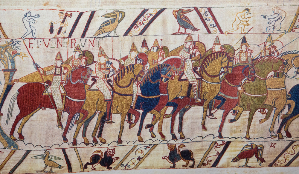Po tisíciletí v Británii: Tapiserie z Bayeux zahajuje svou historickou londýnskou misi