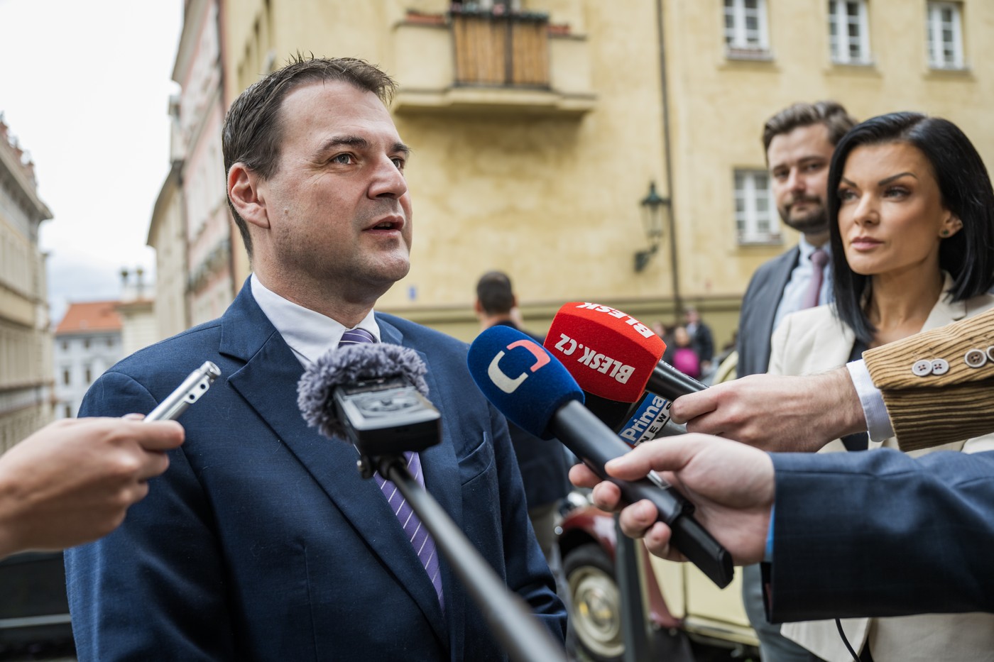 Motoristé vybírali, koho pustí do volebního štábu. Deník N a Respekt se dovnitř nedostaly