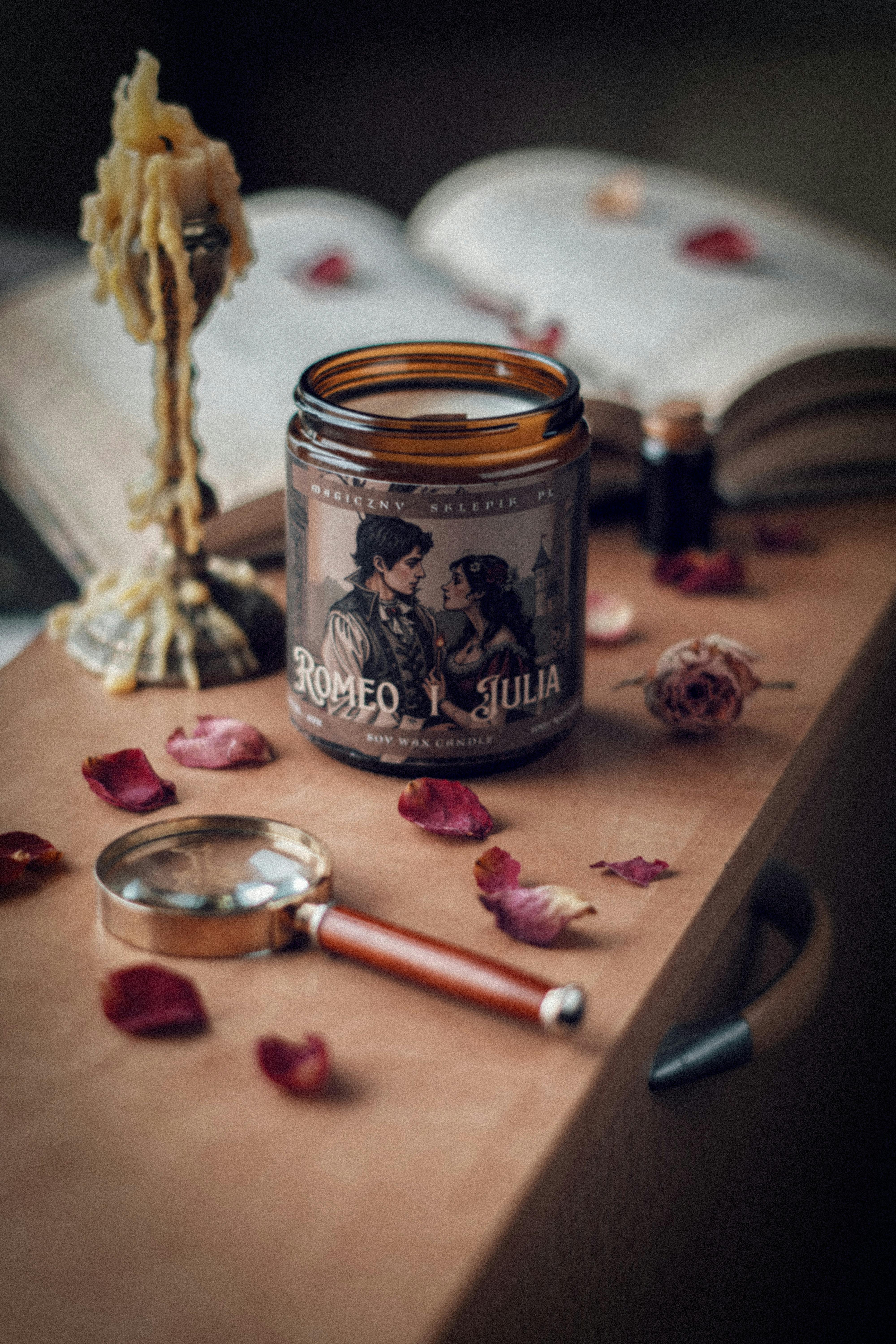 Příběh Romea a Julie z Vatikánu. Banka znovu zaměstnala manželský pár