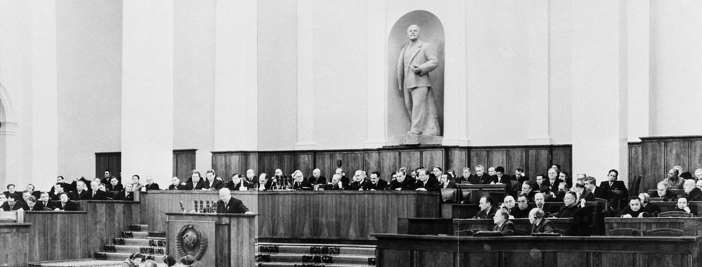 Přelomový sjezd sovětských komunistů v roce 1956 odhalil Stalinovy zločiny