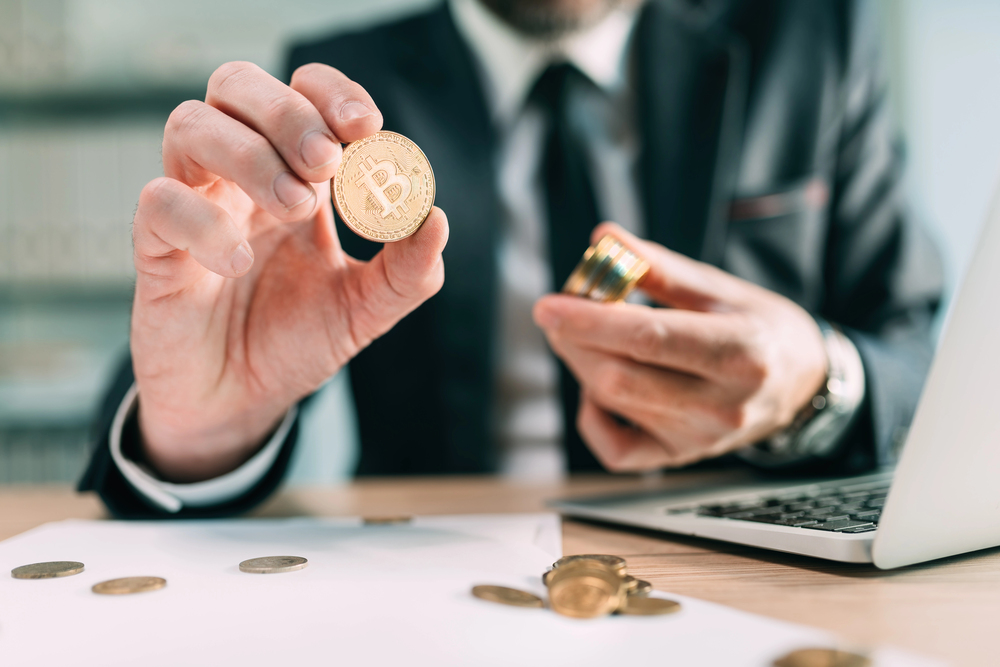 V bitcoinové kauze padla obžaloba: Před soudem stanou exministr Blažek, jeho náměstek i dealer Jiřikovský