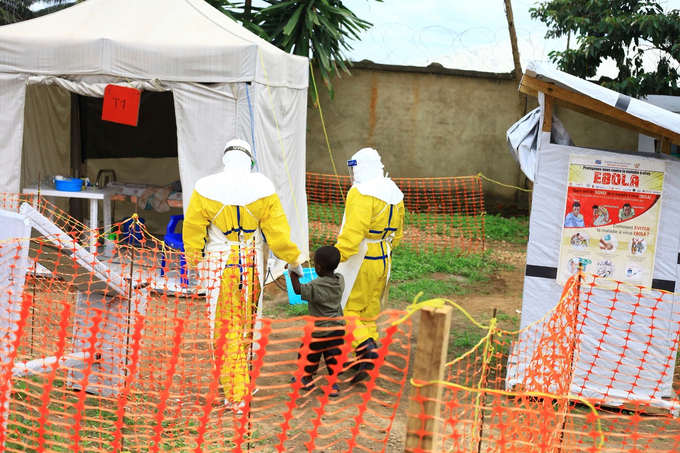 V Kongu si epidemie eboly zatím vyžádala 65 mrtvých, první případ hlásí Uganda