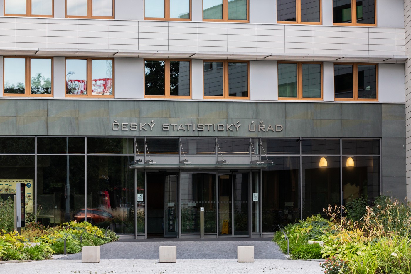 Český HDP ve 2. čtvrtletí meziročně stoupl o 2 procenta, výrazněji než v celé EU