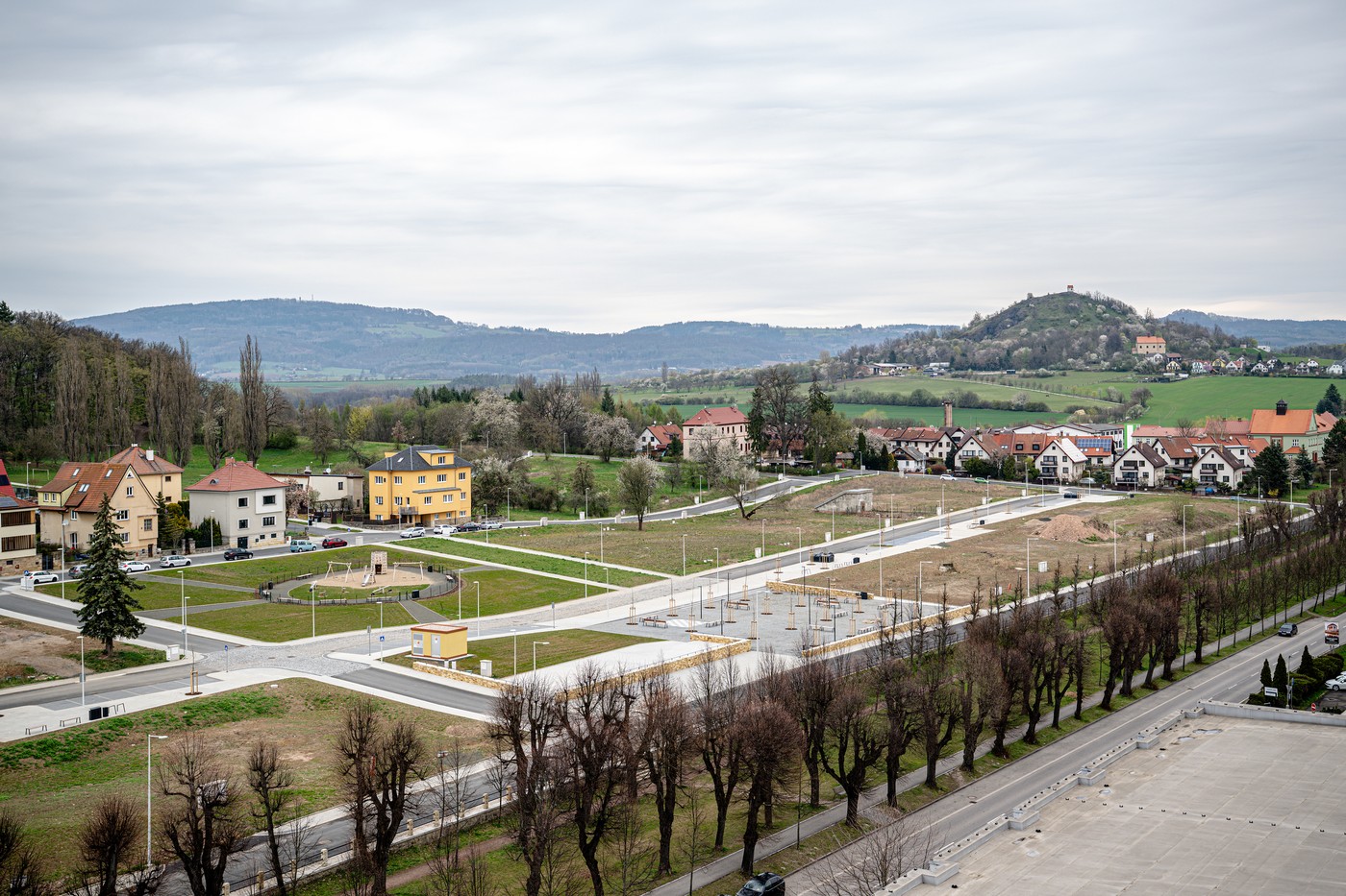 Proměna jičínských kasáren pokračuje, město draží pozemky pro domy i byty
