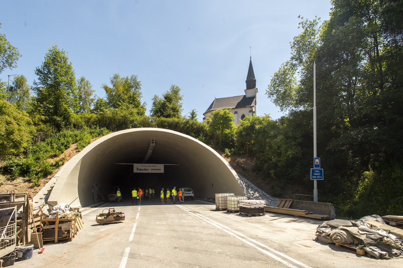Tři dny bez tunelu Hřebeč. Řidiče čekají desítky kilometrů navíc, kamiony ještě víc