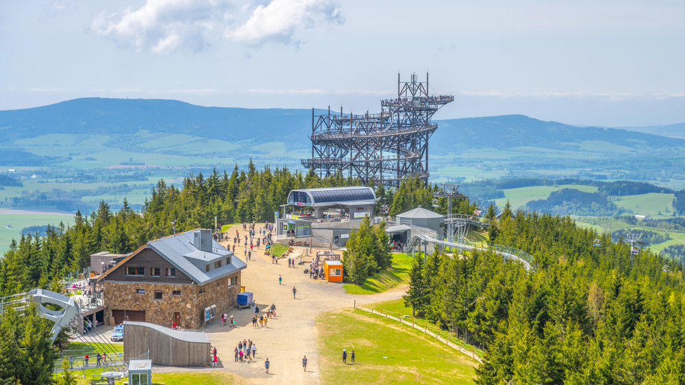 Stezka v oblacích v Dolní Moravě je vysoká 55 metrů