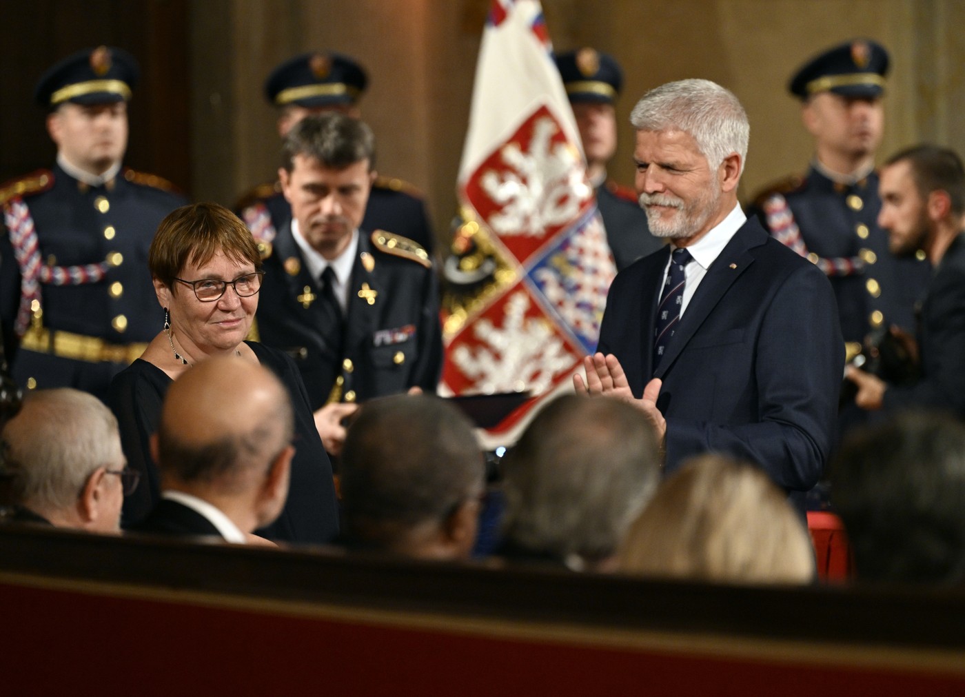 Hrad potvrdil, že vyznamenání dostane 48 lidí. Jména jsou tajná