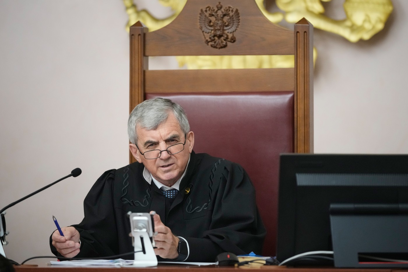 Vyloučení z voleb do ruského parlamentu ohrožuje další existenci strany Jabloko, upozornila BBC