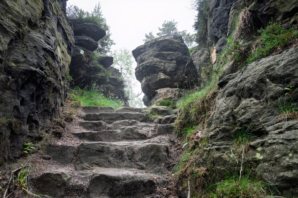 Skalní město Tisá má po desetiletích moderní naučnou trasu