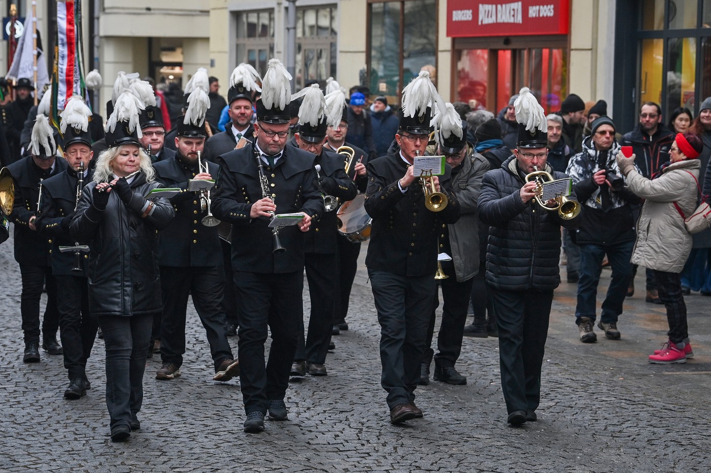 S těžbou černého uhlí se horníci loučili i slavnostním průvodem Ostravou a mší