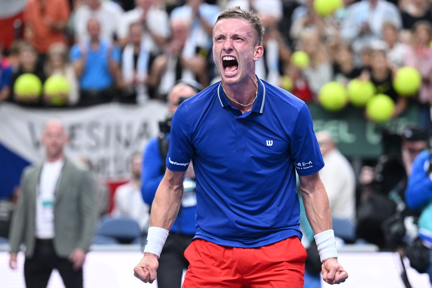 Lehečka zvládl rozhodující bitvu a Češi jsou znovu mezi osmi nejlepšími v Davis Cupu