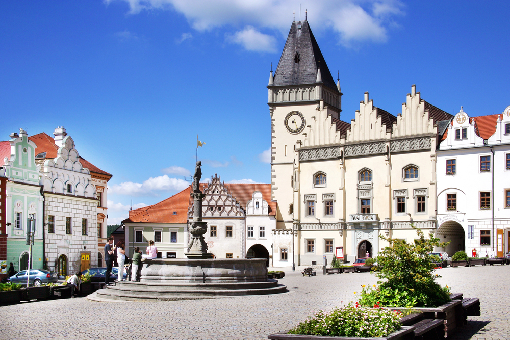 Konec parkovacího chaosu v Táboře? Město chystá zóny s odlišným režimem pro centrum i sídliště