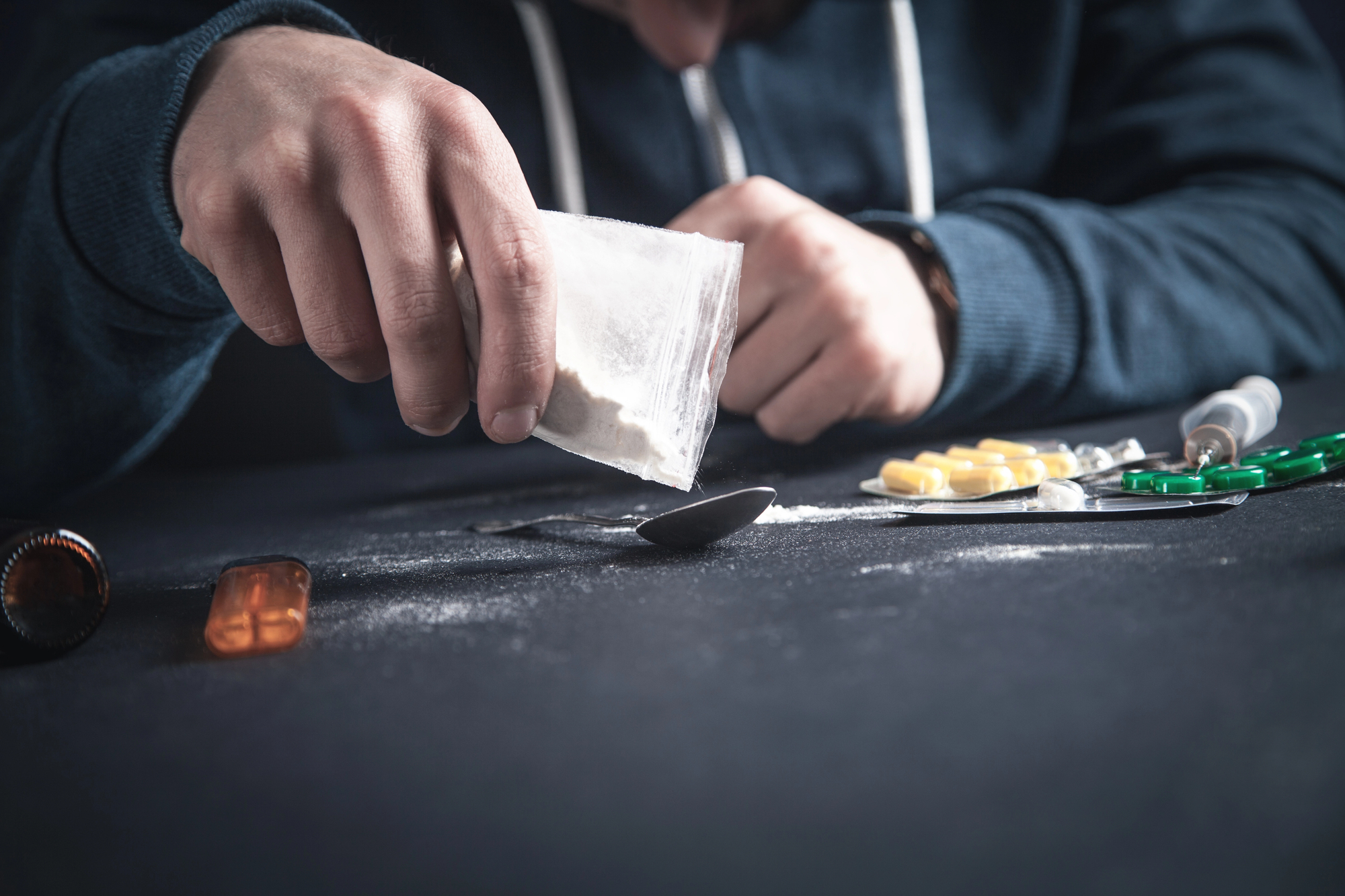 Senior maskoval prodej drog venčením psa. Policie dopadla dealera