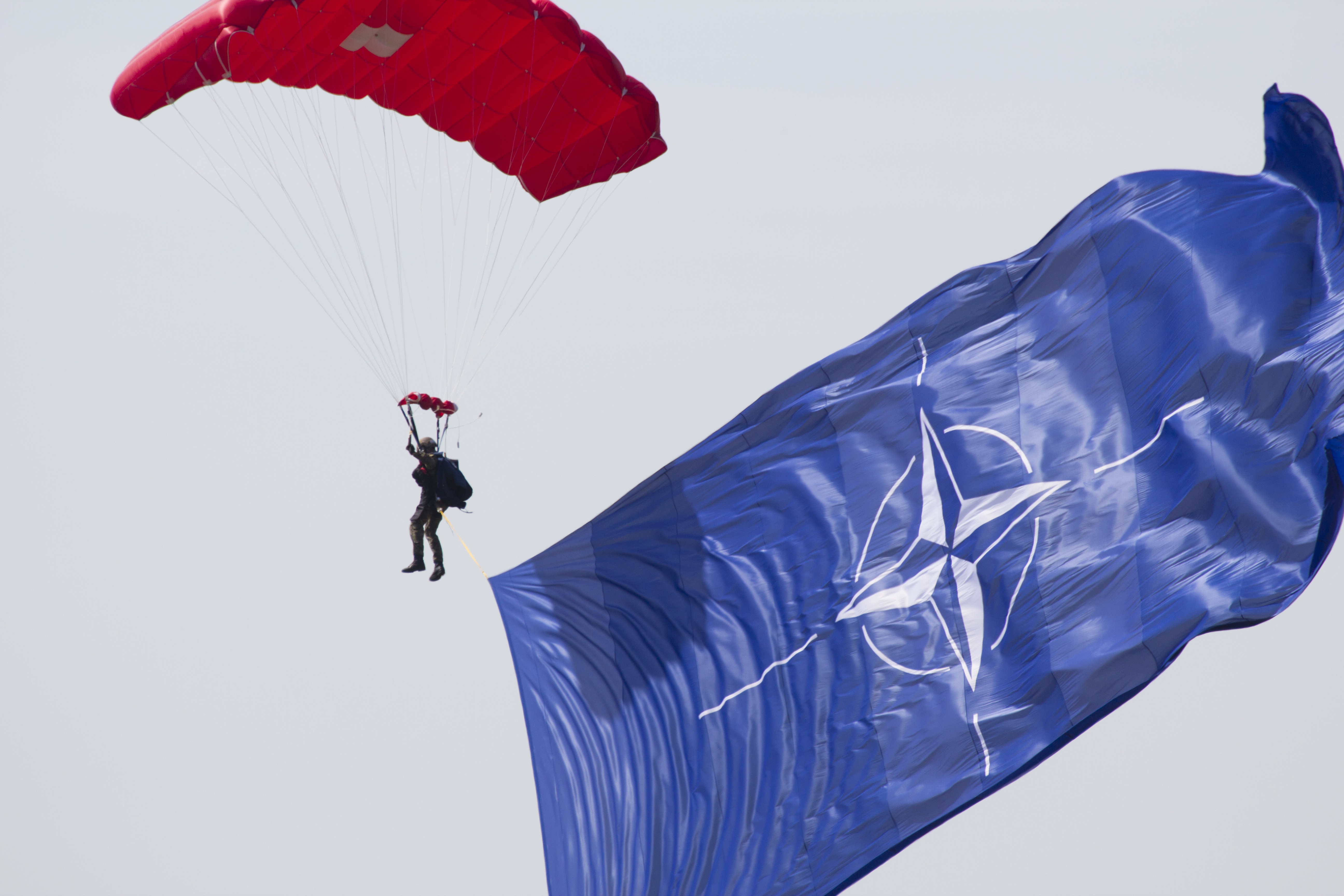 Babiš: ČR závazek dát dvě pct HDP na obranu asi nesplní, ale má u Trumpa výhodu