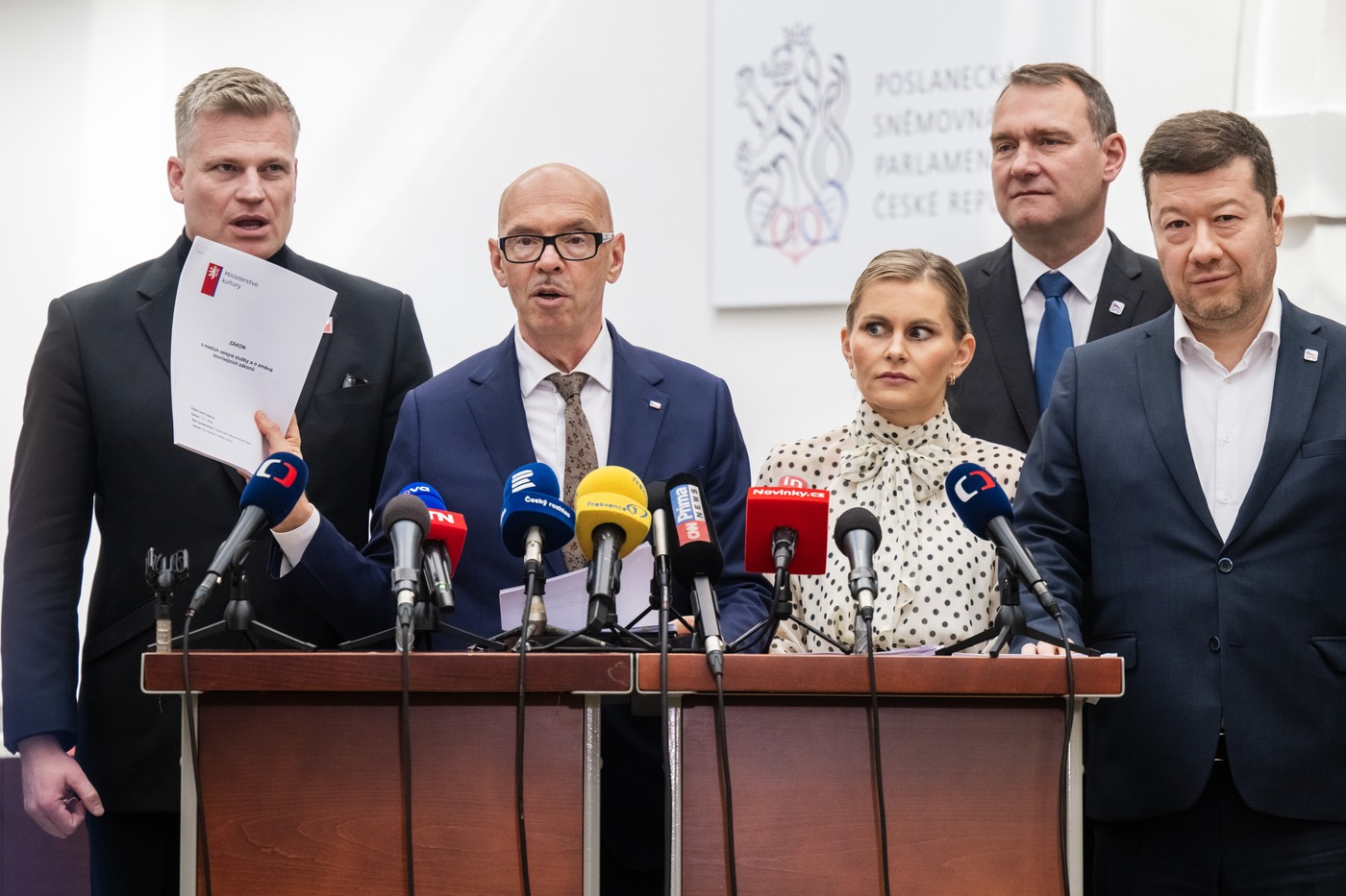 Nový model financování ČT a ČRo pod palbou kritiky  