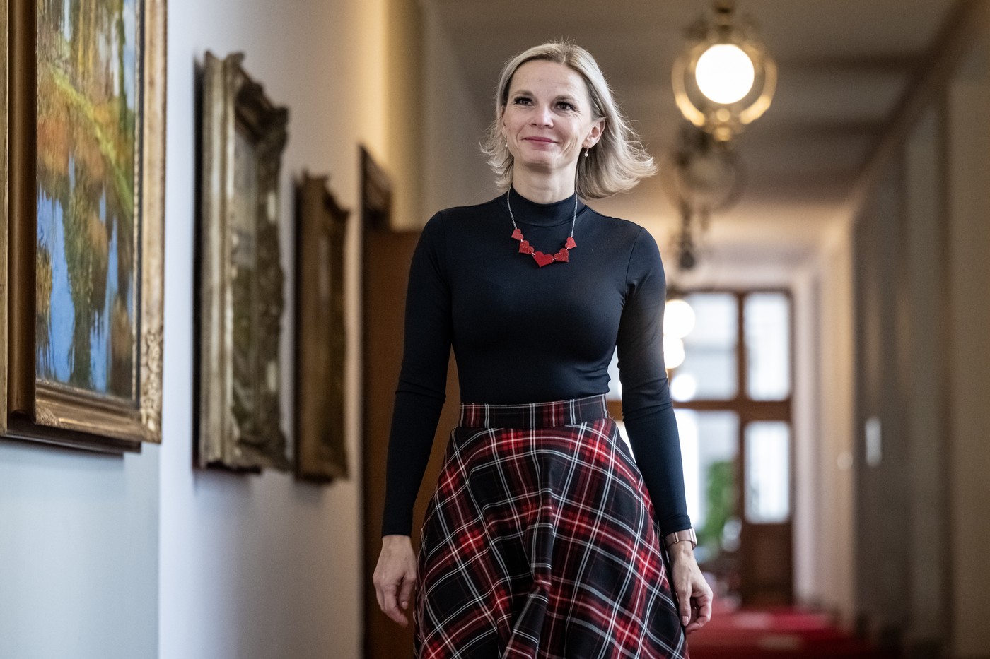 Poslanci navrhli přesuny peněz v rozpočtu za téměř 240 miliard korun