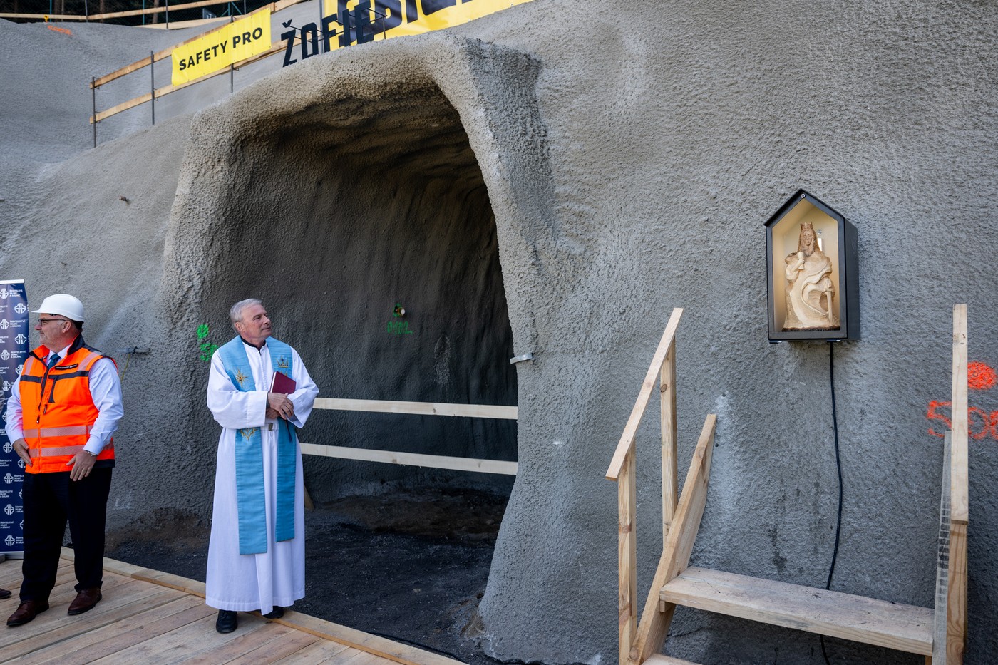 U Václavic začala ražba průzkumné štoly pro tunel na D3. Povede až 42 metrů pod zemí
