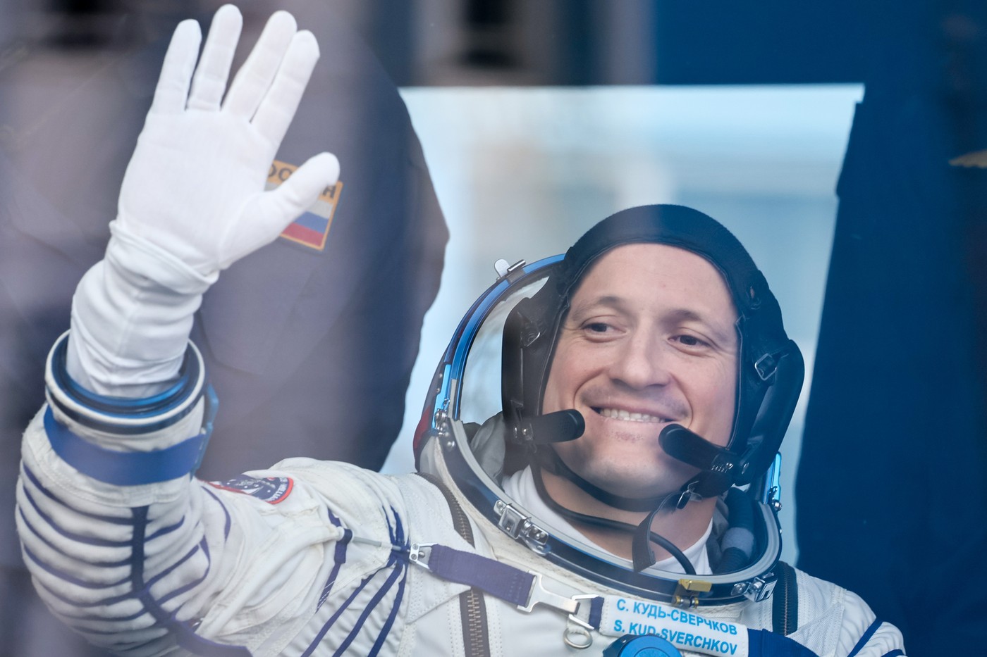 Roskosmos pozastavil opravu úniku vzduchu z ISS, posádka se vrátila z úkrytu