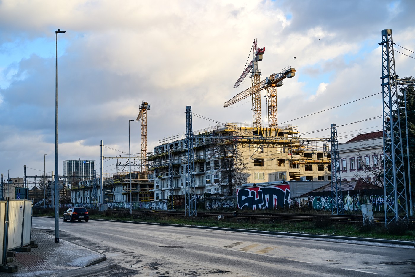 Analýza: Developeři v Praze loni prodali rekordních 7800 nových bytů