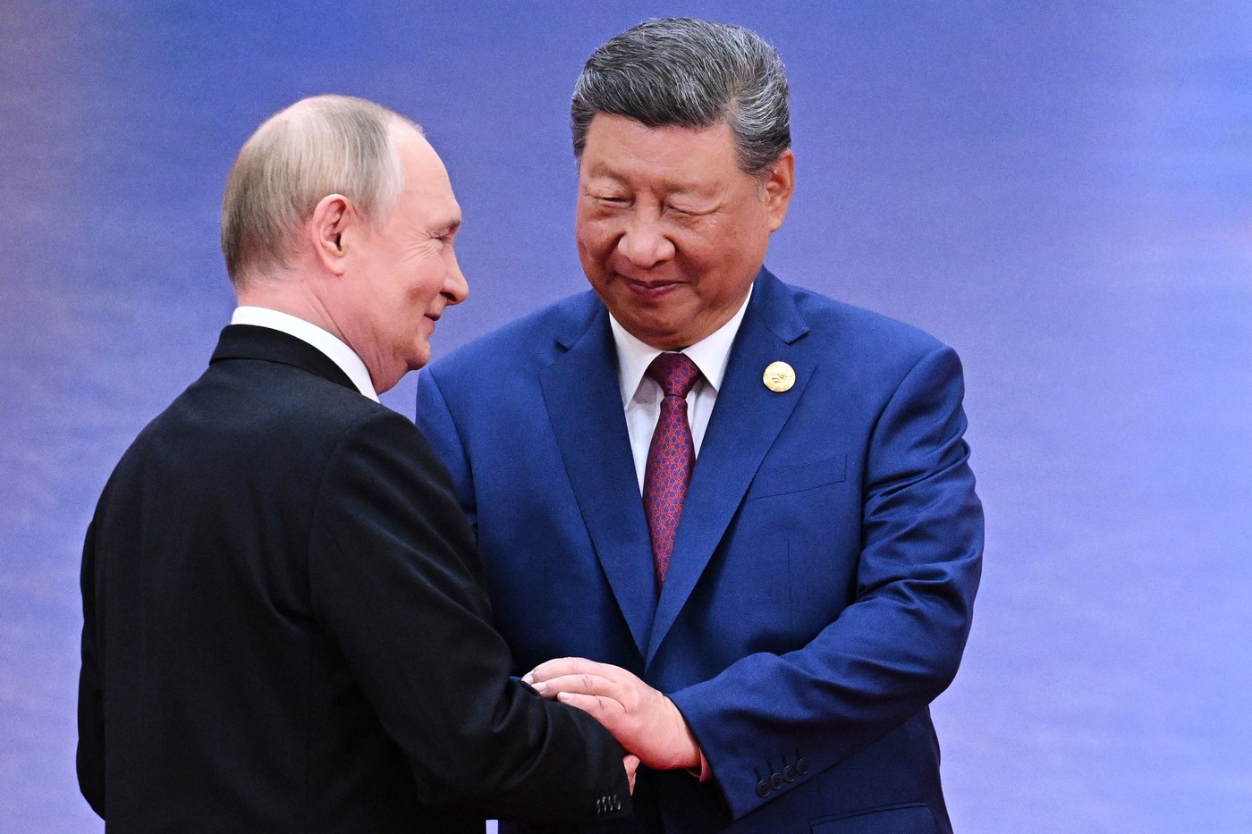 Putin zahájil dvoudenní návštěvu Číny, ve středu bude jednat s prezidentem Siem