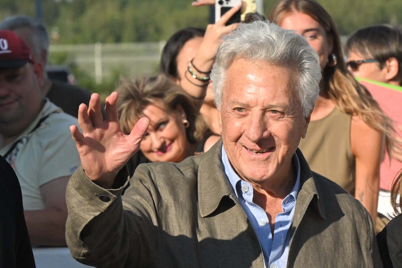 Do Karlových Varů přiletěl Dustin Hoffman, hlavní festivalová hvězda