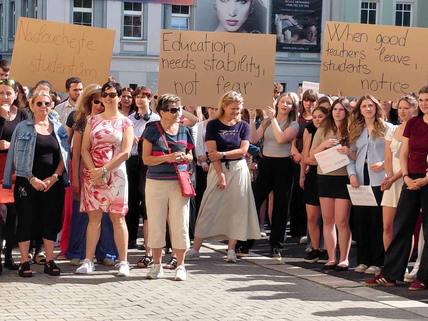 Školská rada gymnázia v Jablonci nad Nisou vyzvala kraj k odvolání ředitelky