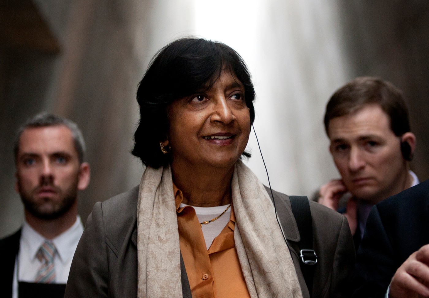 Hájila Mandelu, vyšetřovala válku v Gaze. Navi Pillayová získala Nobelovu cenu míru