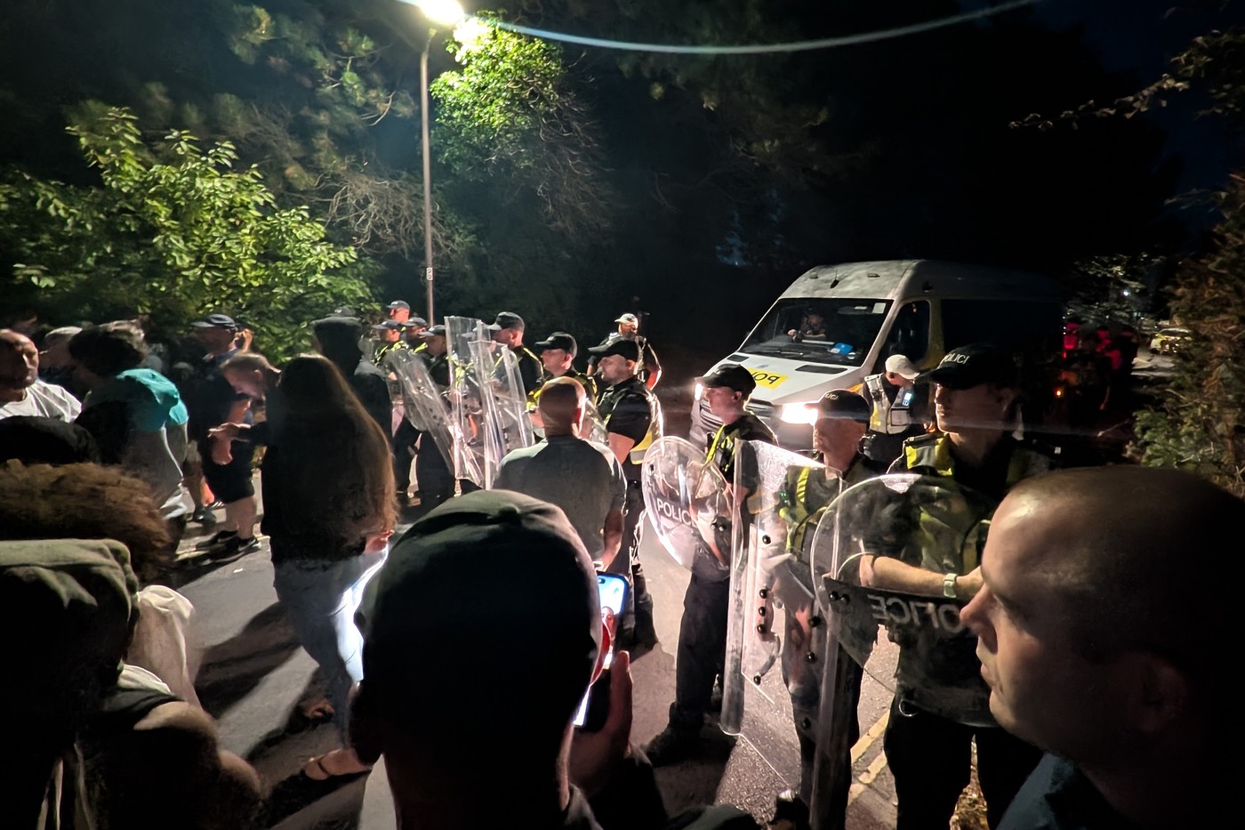 Protesty v britských přístavech sílí, migrace se stává hlavním tématem předvolebního boje