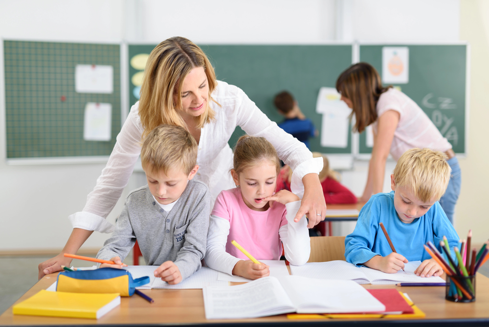 Spor o asistenty pedagoga. SPD a Motoristé chtějí větší změny v inkluzi