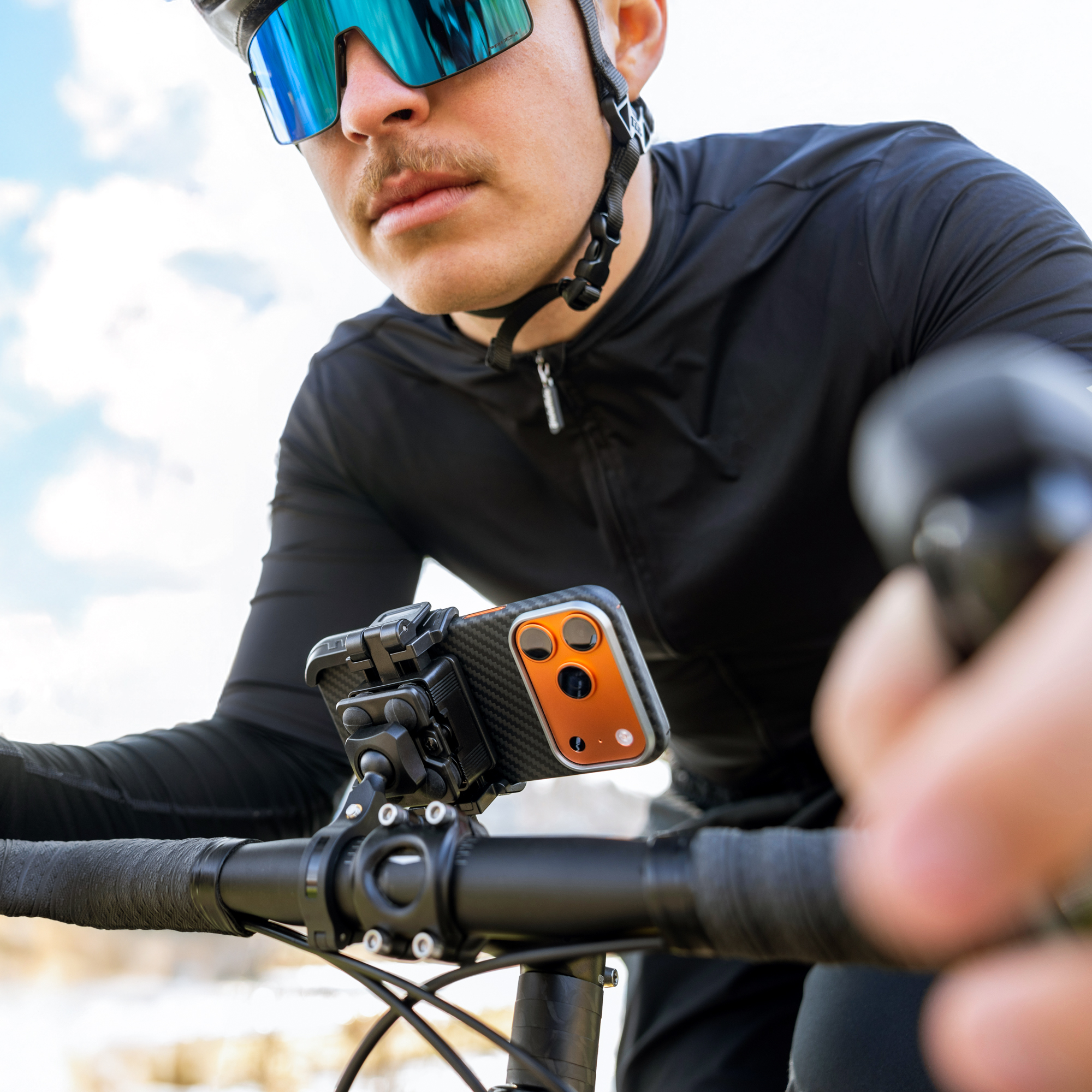 Jaro na kole bez stresu: vybavení, které vám usnadní každou vyjížďku